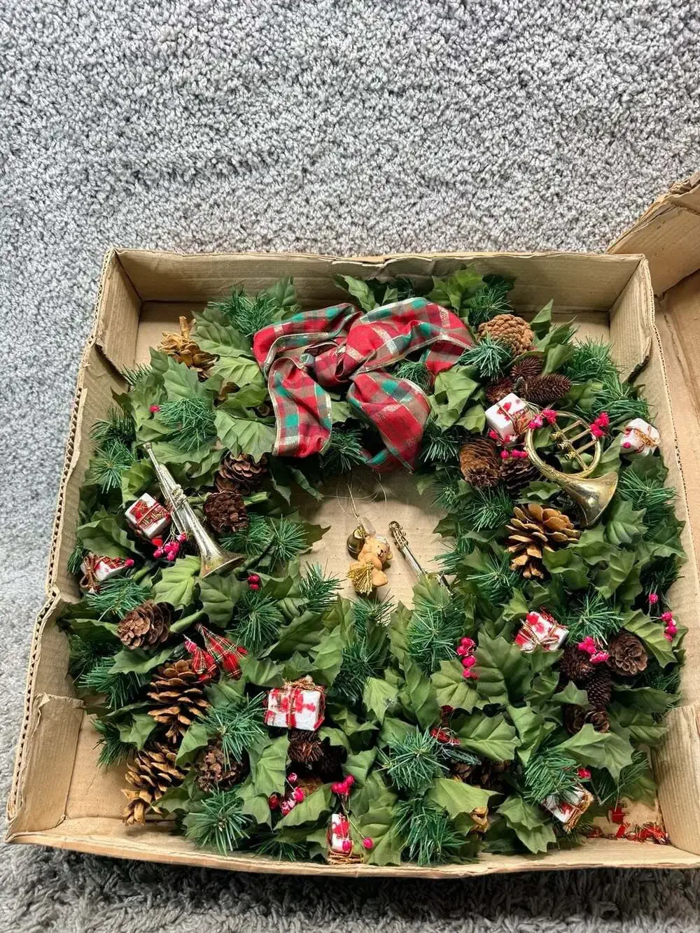 Vintage Christmas Around The World Symphony Plaid Wreath 18 Inch
